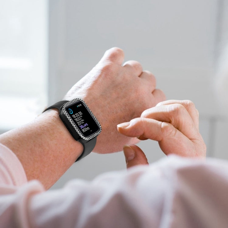 Super Fint Apple Watch Series 8 (45mm) / Apple Watch Series 7 45mm Cover med Skærmbeskytter i Plastik, Rhinsten og Hærdet Glas - Sort#serie_1