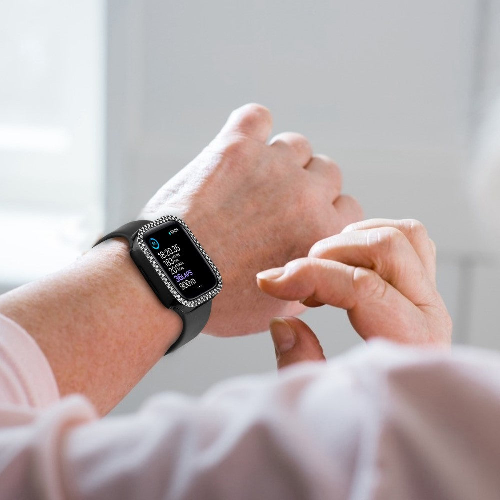 Godt Apple Watch Series 8 (41mm) / Apple Watch Series 7 41mm Cover med Skærmbeskytter i Plastik, Rhinsten og Hærdet Glas - Sort#serie_1